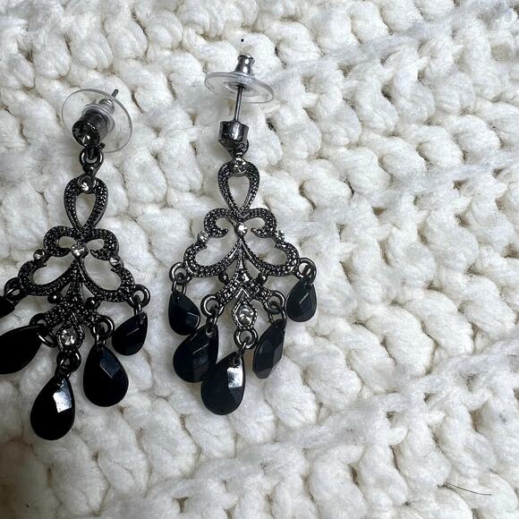 VINTAGE Crystal Rhinestone Chandelier Dangle Earrings Black Jet Antiqued Silver - Picture 2 of 5